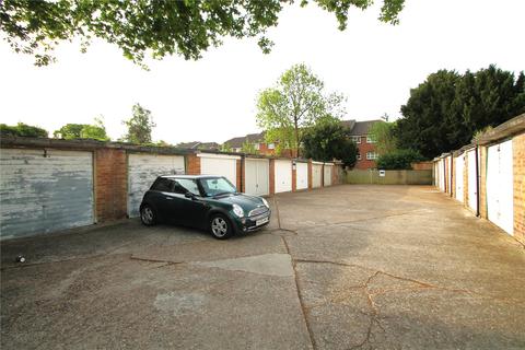 8 Dilhorne Close, London, SE12 0BL