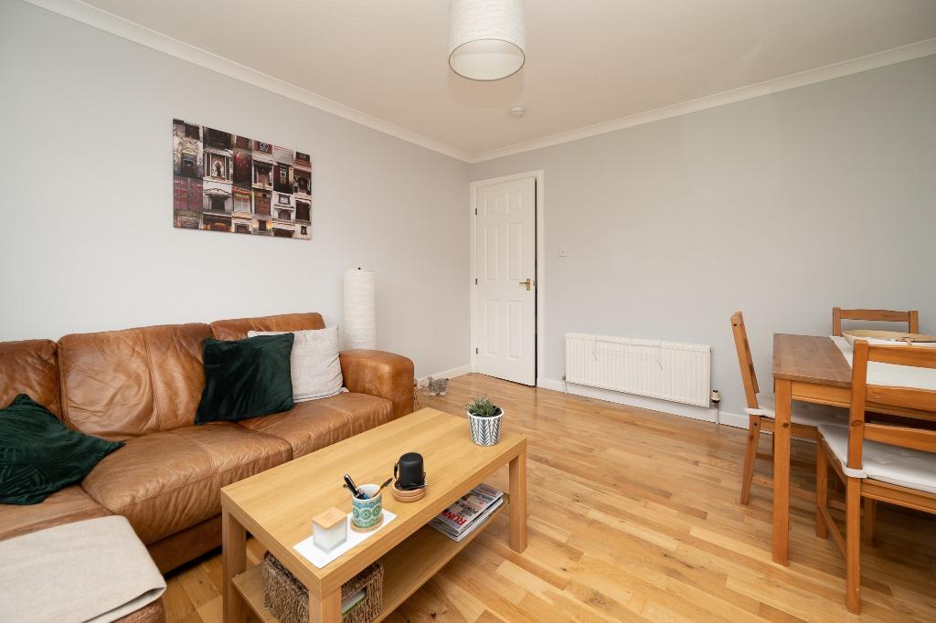 New Orchardfield, Edinburgh, EH6 2 bed flat £950 pcm (£219 pw)