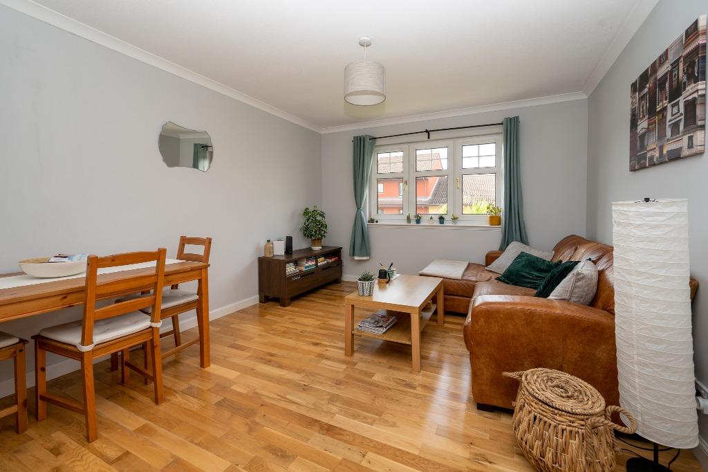 New Orchardfield, Edinburgh, EH6 2 bed flat £950 pcm (£219 pw)