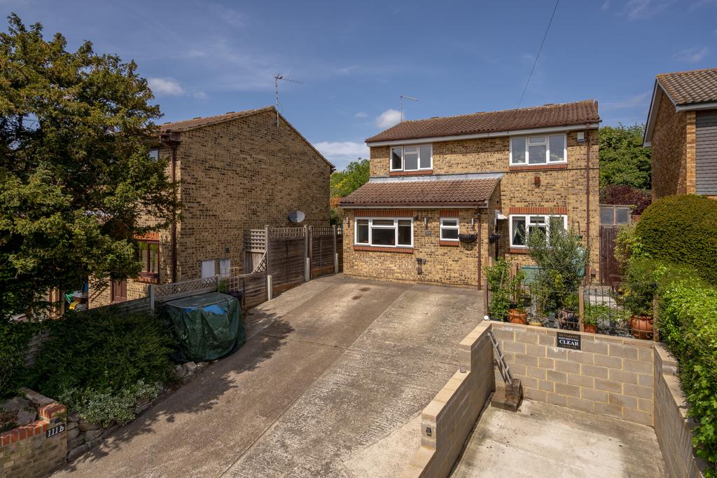 Langley Vale, Epsom 5 bed detached house £675,000