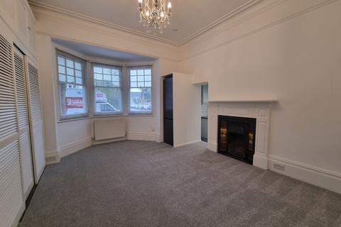 Studio to rent, Popes Grove, Twickenham