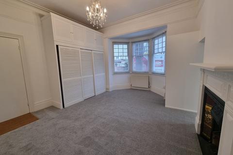 Studio to rent, Popes Grove, Twickenham