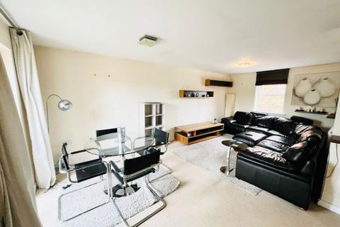 2 bedroom flat for sale - Queen Elizabeth Drive,Swindon,SN25 1AZ