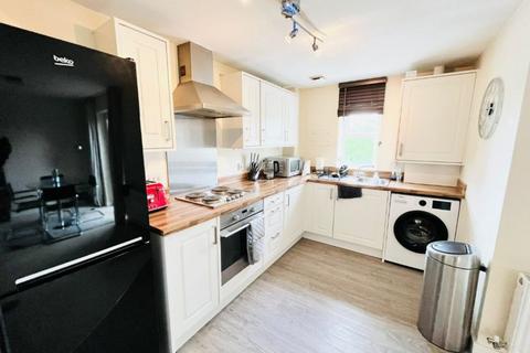 2 bedroom flat for sale - Queen Elizabeth Drive,Swindon,SN25 1AZ