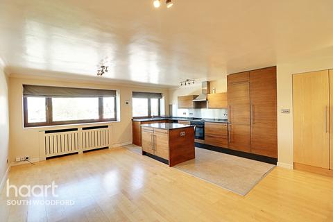 2 bedroom flat for sale - Glenwood Court, Woodford Road, South Woodford, London, E18
