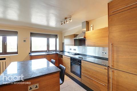 2 bedroom flat for sale - Glenwood Court, Woodford Road, South Woodford, London, E18