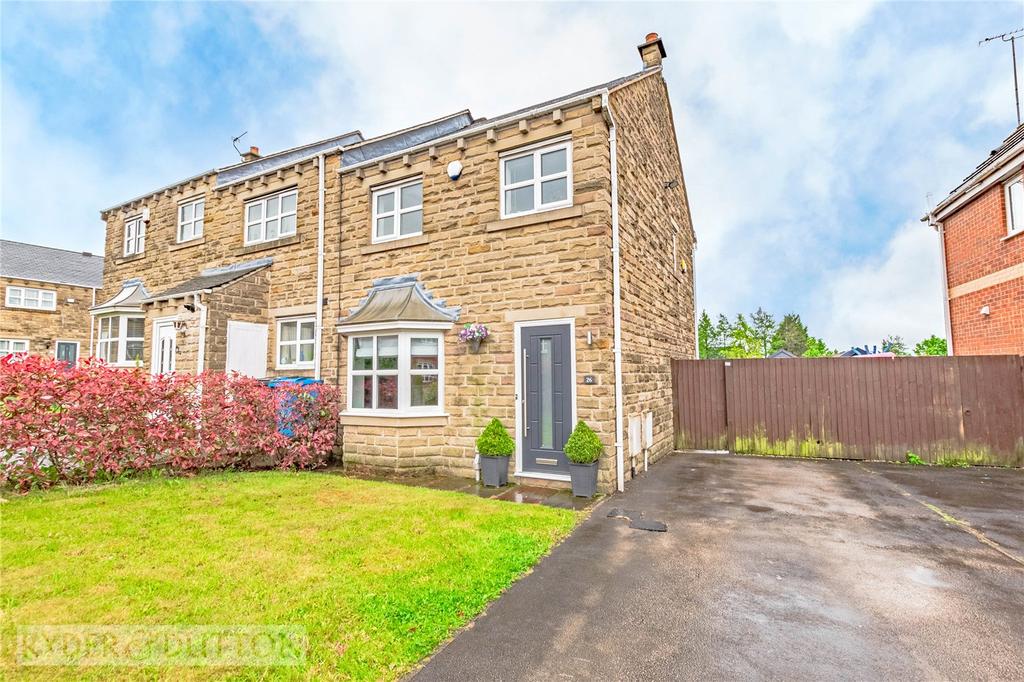 Woodside Close, Lees, Oldham, OL4 3 bed end of terrace house £225,000
