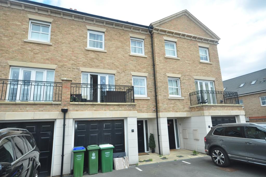 Rainbow Road Erith DA8 4 bed terraced house £2,000 pcm (£462 pw)