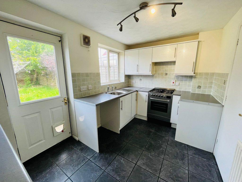 Greensand Close, Ash Brake, Swindon... 2 bed terraced house £850 pcm