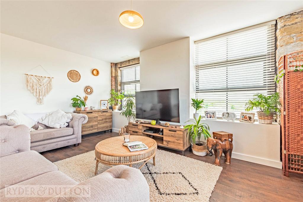 Victoria Street, Glossop, Derbyshire, SK13 2 bed apartment for sale £