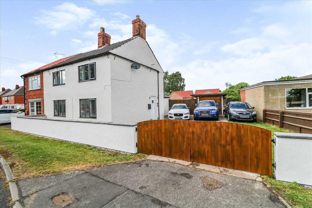 Eastgate, Bassingham 3 bed semidetached house £325,000