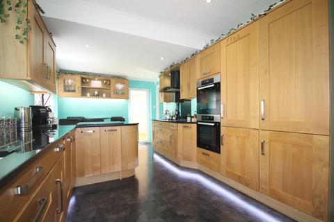 59 Warren Road, Orpington, BR6 6JF