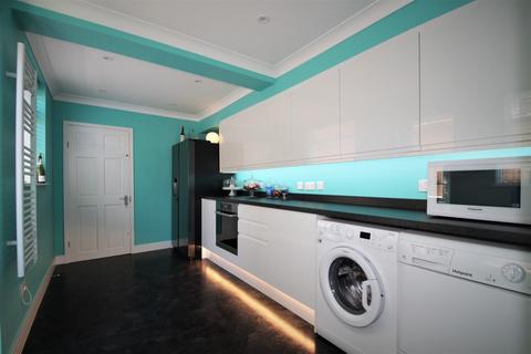 59 Warren Road, Orpington, BR6 6JF