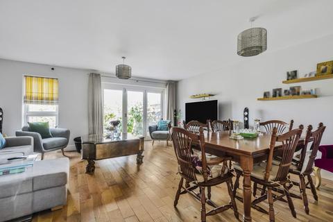 1 Beaumont Green, Sutton, Witney, OX29 5AA