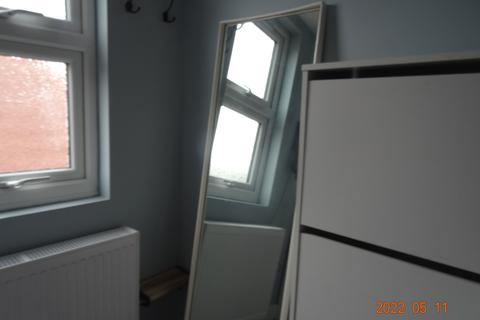 1 bedroom property to rent - Balmoral Road, Kingston upon Thames, KT1 2TY