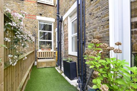 39 Yukon Road, London, SW12 9PY