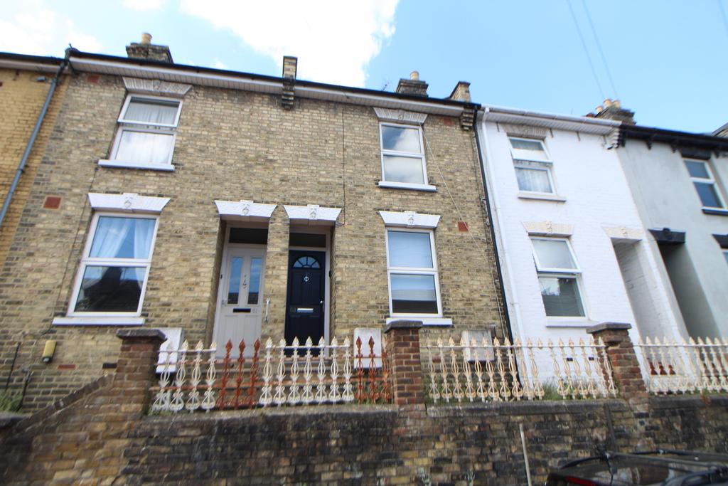 Hartington Street, Chatham, ME4 2 bed terraced house £925 pcm (£213 pw)