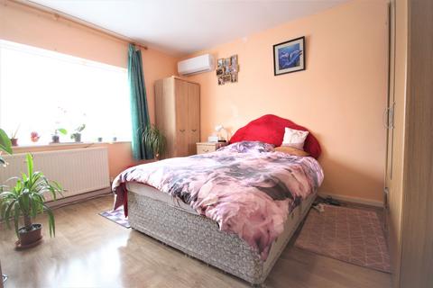 3 bedroom terraced house for sale, Acacia Avenue, Spalding