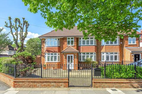 24 Mead Way, Bromley, BR2 9EW
