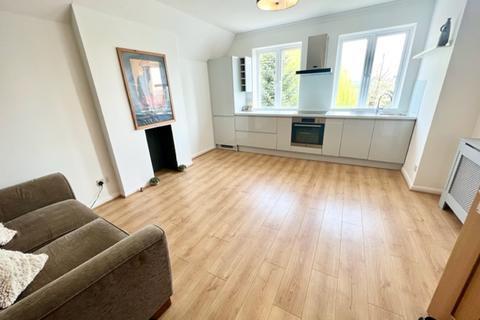 2 bedroom flat to rent - Grand Drive, Raynes Park, SW20
