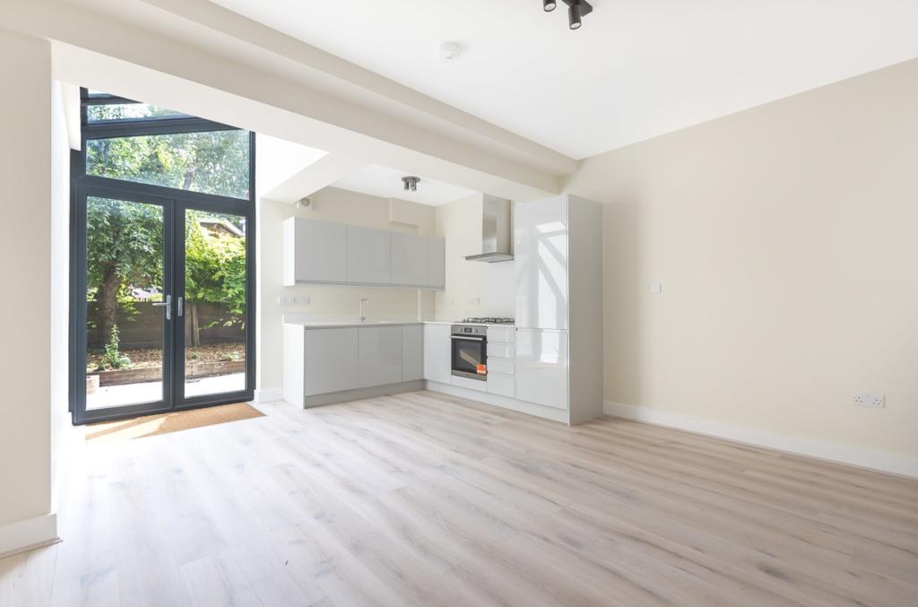 Merrow Street London SE17 3 bed cottage £2,800 pcm (£646 pw)