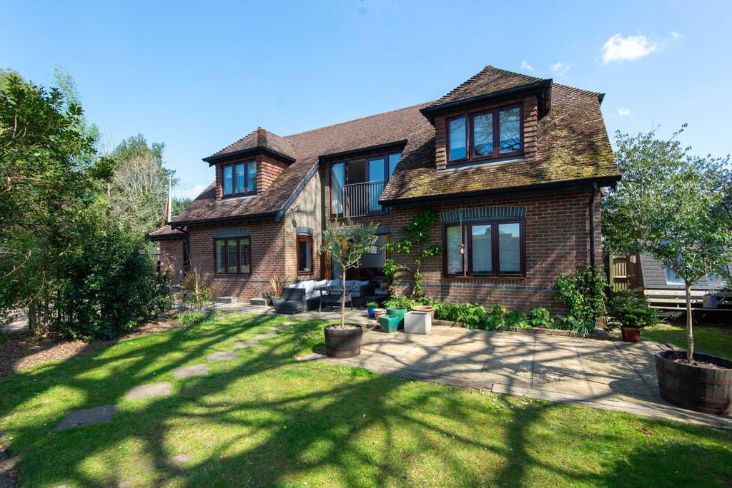 Beech House, Pulborough 4 bed detached house to rent £19,717 pcm (£