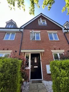 3 bedroom terraced house to rent, Moorcroft Lane, Hp18