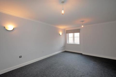 2 bedroom flat to rent, Thwaite Street, Cottingham, HU16