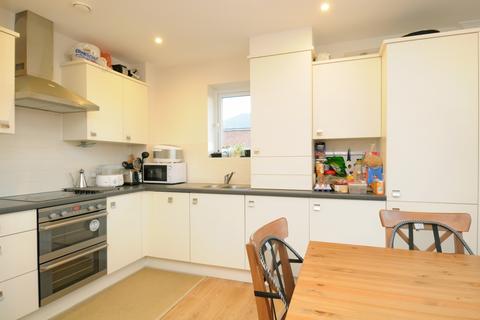 2 bedroom apartment to rent - St Catherines Close Raynes Park SW20