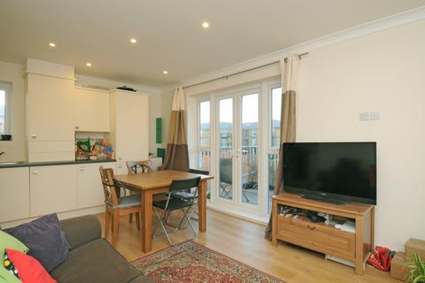 2 bedroom apartment to rent - St Catherines Close Raynes Park SW20