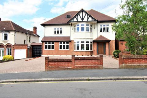 10 Ashburnham Gardens, Upminster, RM14 1XA