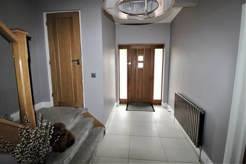 10 Ashburnham Gardens, Upminster, RM14 1XA