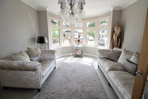 10 Ashburnham Gardens, Upminster, RM14 1XA