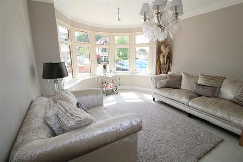 10 Ashburnham Gardens, Upminster, RM14 1XA