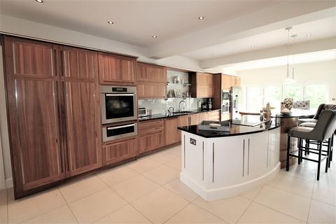 10 Ashburnham Gardens, Upminster, RM14 1XA