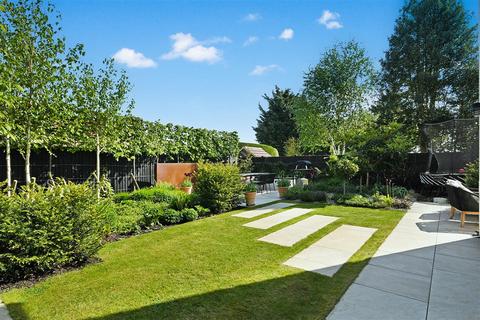 7 Hillside Road, Billericay, CM11 2DA