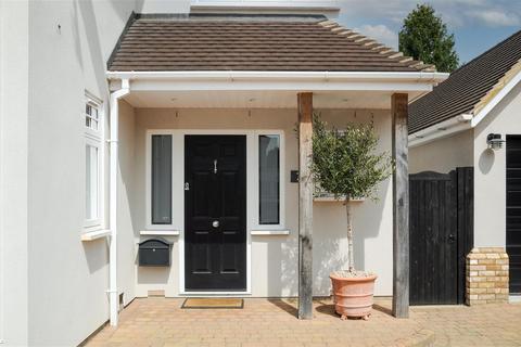 7 Hillside Road, Billericay, CM11 2DA
