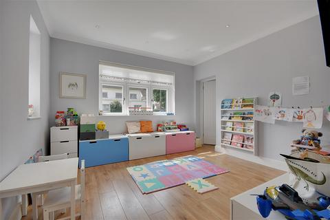 7 Hillside Road, Billericay, CM11 2DA