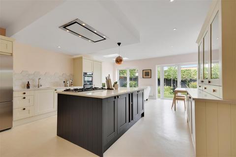 7 Hillside Road, Billericay, CM11 2DA