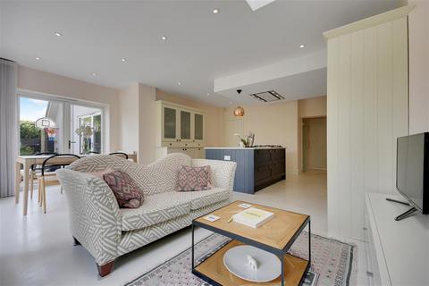 7 Hillside Road, Billericay, CM11 2DA