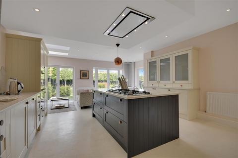 7 Hillside Road, Billericay, CM11 2DA