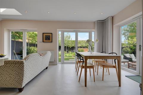 7 Hillside Road, Billericay, CM11 2DA