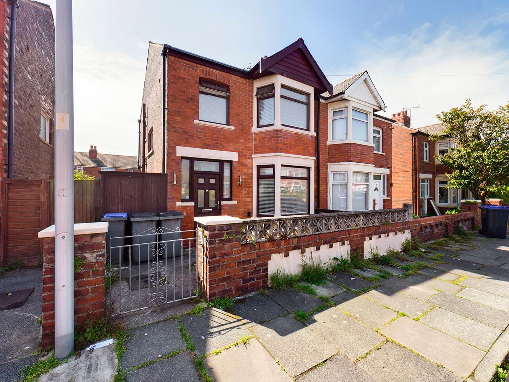 Priory Gate, Blackpool, FY4 3 bed semidetached house £160,000