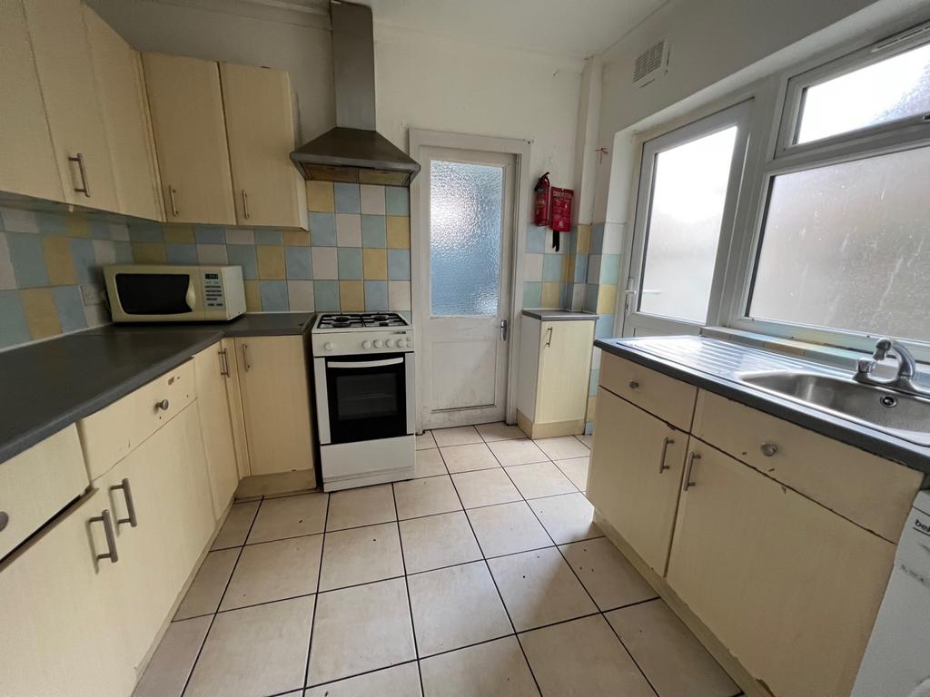 Kempton Road, East Ham, E6 3 bed terraced house £485,000
