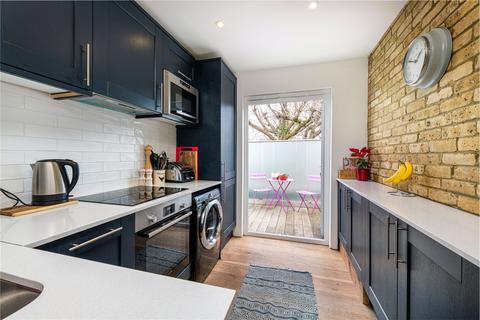 3 bedroom apartment for sale - Glycena Road, SW11