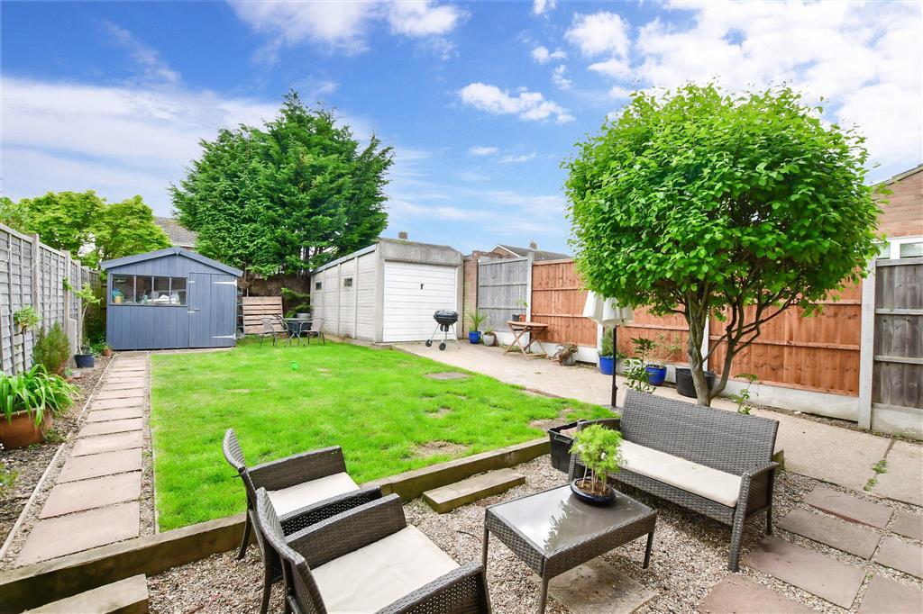 Chestnut Drive, Coxheath, Maidstone... 3 bed semidetached house £360,000