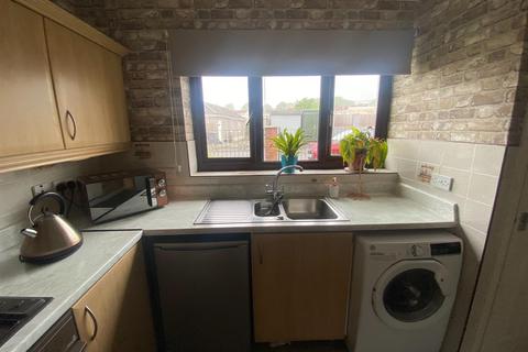 2 bedroom flat to rent - Pale Road, Neath