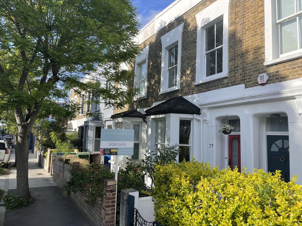 Lyndhurst Way, London, SE15 3 bed terraced house for sale £850,000