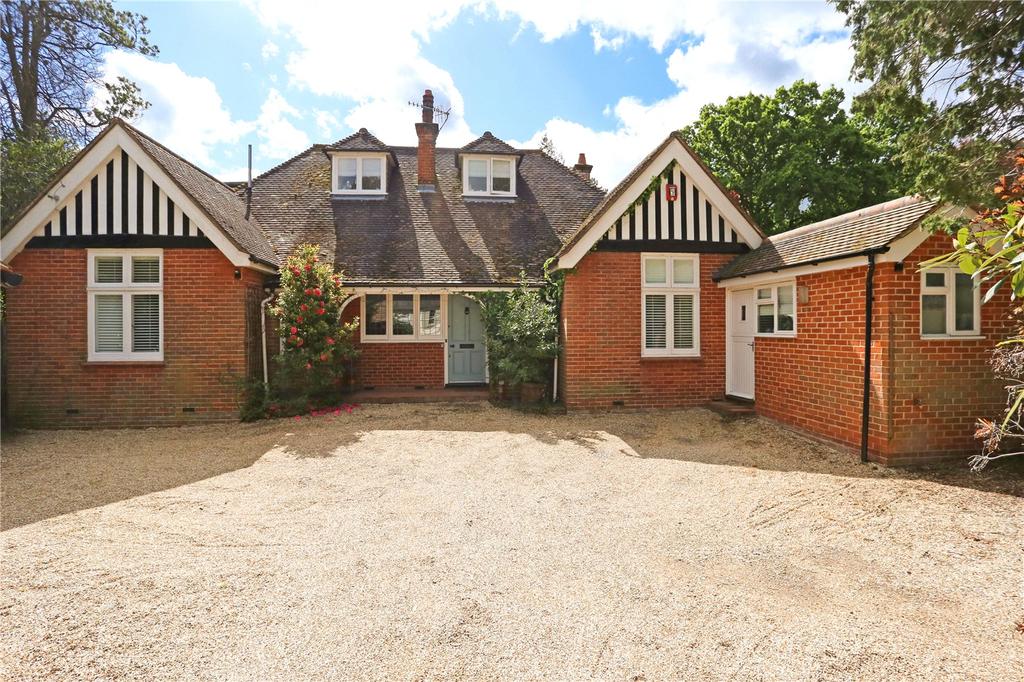 Burnt Hill Road, Lower Bourne, Farnham, Surrey, GU10 4 bed detached