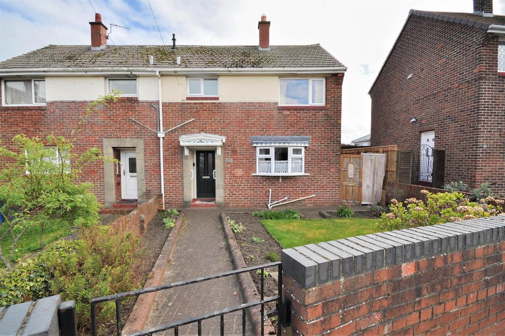 Maple Grove, Whitburn 2 bed semidetached house £145,000